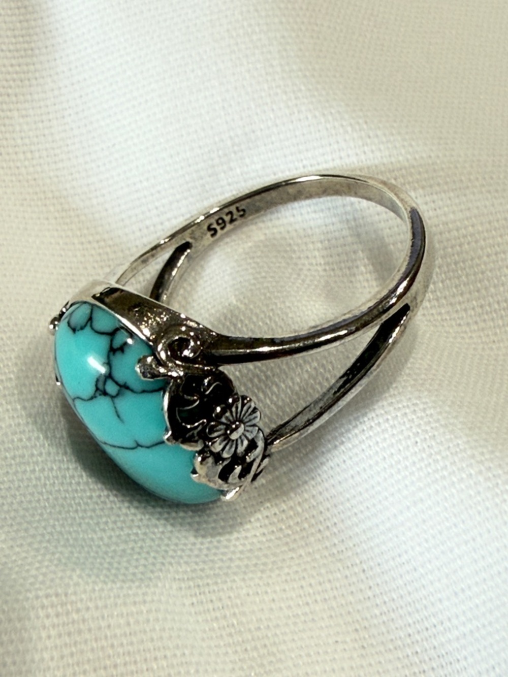 Turquoise Stone Floral Detail Silver Ring - Women Jewelry. Hallmark S925. Size 9 - Picture 6 of 11